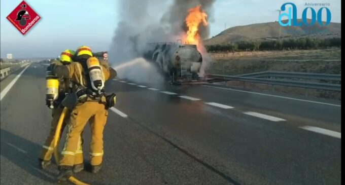 Se incendia un camión cisterna en la autovia | Portada.info – Periódico digital de Comarca